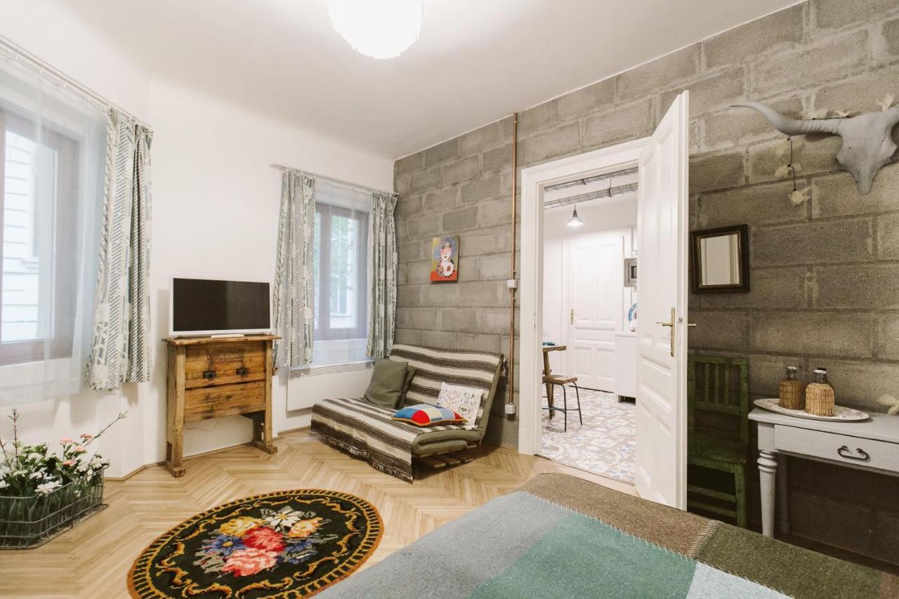 The Double Vintage & Handcrafted Apartment *